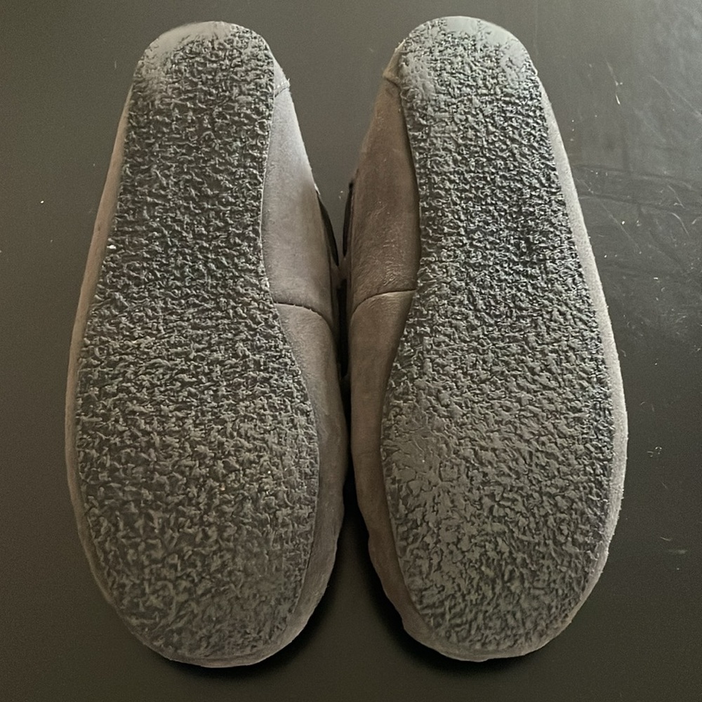 Minnetonka Grey Moccasin Shoe Sz 7 Leather Tie Exterior Side Front Sherpa Lining - Picture 4 of 13